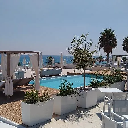 Mercure Loubet Hotel 4*